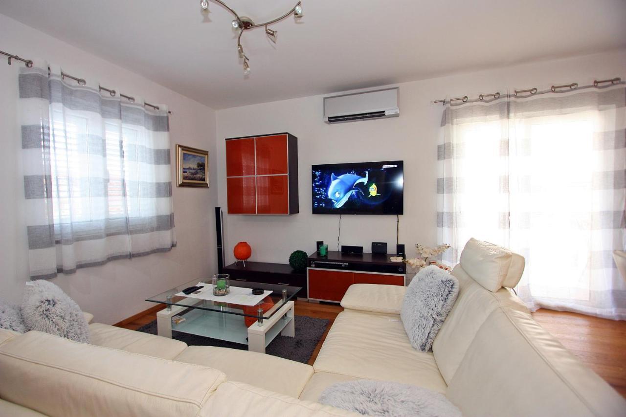 Apartment Petra Supetar Exterior photo