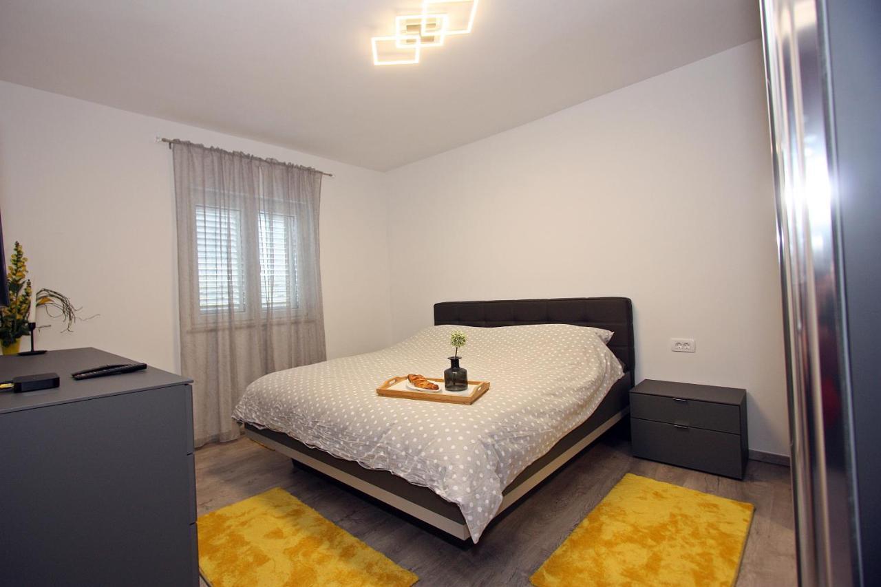Apartment Petra Supetar Exterior photo