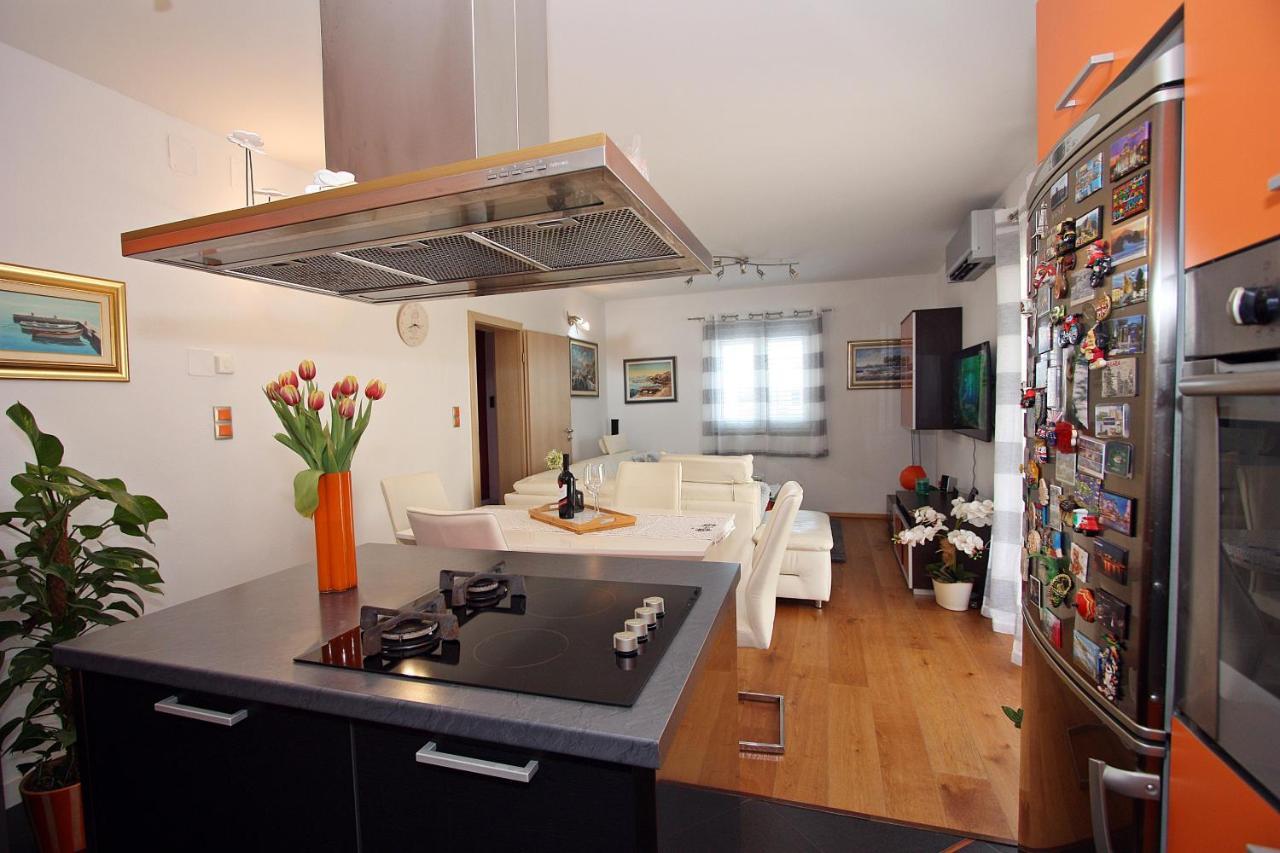 Apartment Petra Supetar Exterior photo